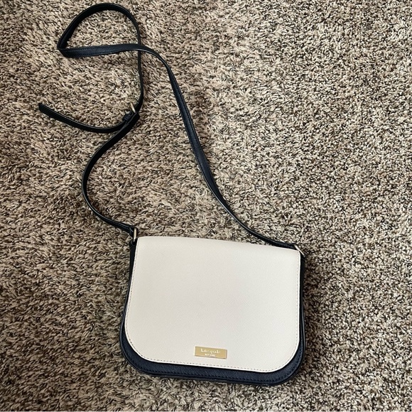 KATE SPADE Carsen Laurel Way Leather Cross Body Bag Beige - Picture 1 of 7